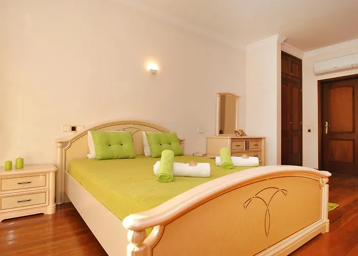 Villa Nespereira By Algarve Vacation